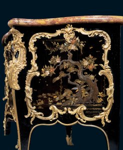 Kommode, ca 1745 (ormolu-monterad japansk lack & eboniserat trä)