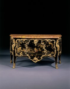 Kommode, ca 1745 (ormolu-monterad japansk lack & eboniserat trä)