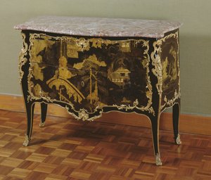Louis XV Commode (guldpläterat trä, brons och marmor)