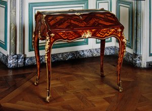 Louis XV Secretaire stämplat med bokstäverna B.V.R.B