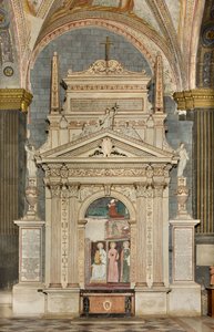 Norra tvärskeppet, ärkeängelns altare, Bakom altartavlan fresker av Bonifatius Bembo, Jungfru och barn Saint Aquilina och Saint Catherine of Alexandria, Ovan symbol för Umilitas av Bonifacio Bembo