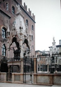 Gravmonument för Mastino II Della Scala (1308-51) av Bonino da Campione