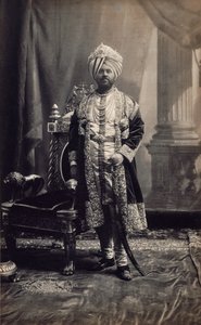 Maharaja Jagatjit Singh av Kapurthala, ca 1903 (albumenutskrift) av Bourne & Shepherd
