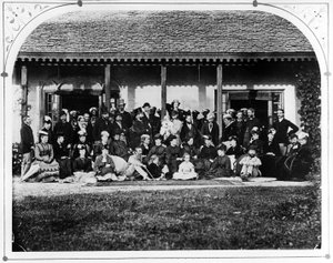 Grupp - Regeringshuset, ca 1871 av British Photographer