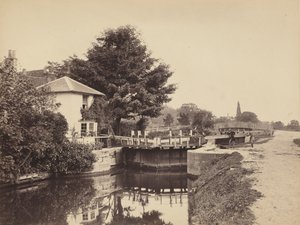 Slussvaktarstuga och slussportar,1850-tal (foto) av British Photographer