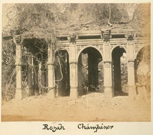 Rozah, Champaner, ca 1875 (s/v foto) av British Photographer