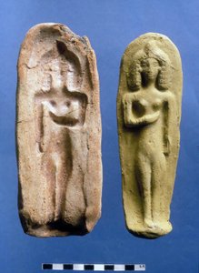 Statyett av en fruktbarhetsgudinna och formen från vilken den gjuts, ca 800- 700-talet f.Kr. (lera)