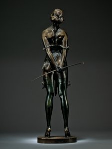 The Riding Crop, c.1925 (brons) (se även 940322) av Bruno Zach