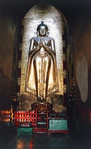 Kakusanda, en av Buddha i Ananda Temple, Bagan (hednisk), Myanmar (Burma)
