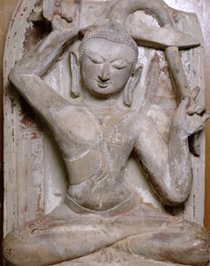Sittande Buddha klipper sitt hår