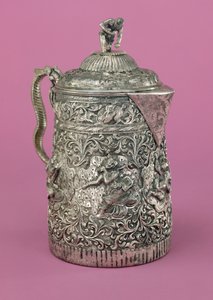 Tekanna med en scen som föreställer en pwe (silver) av Burmese School
