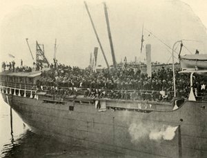 Matteawan Docking, eftermiddagen den 9 juni, spansk-amerikanska kriget, 1898, 1899. av Burr McIntosh