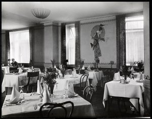 En matsal på Hotel Majestic, 1916 eller 1917 (silvergelatintryck) av Byron Company