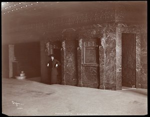 Ethel Barrymore i Hudson Teaterns lobby i New York, 1903 (silvergelatintryck) av Byron Company