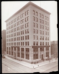 Exteriörvy av Parke, Davis und Co.-byggnaden, Hudson und Vestry Streets, New York, 1910 (silvergelatintryck) av Byron Company