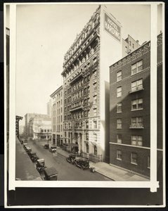 Hotel Harding vid 55th Street och Broadway, New York, 1921 (silvergelatintryck) av Byron Company