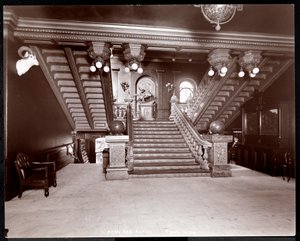 Trappa på Park Avenue Hotel, 1901 eller 1902 (silvergelatintryck) av Byron Company