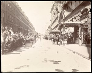 Guvernörens personal väntar på Li Hung Changs ankomst till Waldorf Astoria Hotel, New York, 1896 (silvergelatintryck).