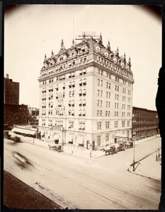 The Hotel Navarre, 7th Avenue och 38th Street, New York, 1908 (silvergelatintryck) av Byron Company