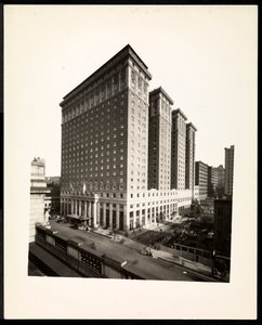 The Hotel Pennsylvania, 7th Avenue och 32nd Street, New York, 1919 (silvergelatintryck) av Byron Company