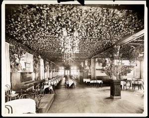 Matsalen på Hotel Dolphin, New York, 1915 (silvergelatintryck) av Byron Company