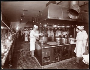 Köket på Ritz-Carlton Hotel, ca 1910-11 (silvergelatintryck)
