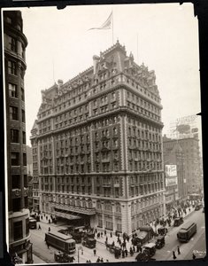 Vy över Hotel Knickerbocker, Broadway och 42nd Street, New York, 1912 (silvergelatintryck) av Byron Company