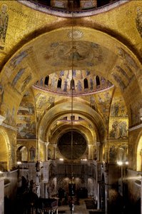 Bysantinsk arkitektur: utsikt över södra tvärskeppet (med dome dediee till Saint Leonard), rosetten. 1542-1551 Basilica di San Marco (Sankt Markusbasilikan), Venedig
