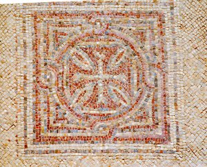 Detalj av ett kors från mosaikgolvet i den bysantinska kyrkan i Shoham, Israel, ca 500-talet e.Kr. (mosaik)
