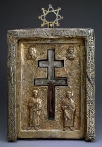 Korsrelikvieskrin för staurothek i förgyllt silver, bysantinskt, 1100-tal av Byzantine Byzantine