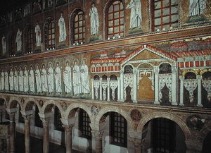 Fasad av Palazzo di Teodorico och processionen av martyrer, 527-99 (mosaik) av Byzantine School