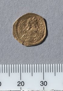 Half Tremissis av Justinian I, Konstantinopel, 527-565 (guld) av Byzantine School