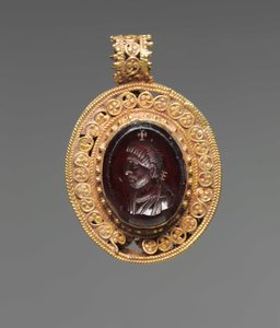 Hänge med porträttdjuptryck, 500-tal av Byzantine School
