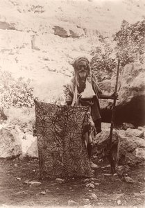 En jägare och lockbete, ca 1894-1914 av C.A. Hornstein