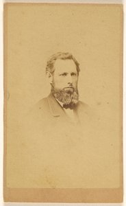 [Oidentifierad skäggig man, tryckt i vinjettstil] av C.E. Edwards