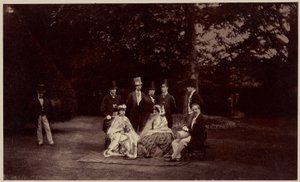 Grupp av deras kungliga högheter prinsessan Clementine de Saxe Cobourg Gotha, hennes söner och dotter, hertigen av Aumale, greven av Eu, hertigen av Alencon och hertigen av Penthievre. av Camille Silvy