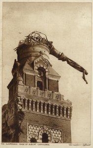 Den upphängda statyn i Albertkatedralen, Frankrike, första världskriget (svartvitt foto) av Canadian Photographer