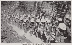 Val Cartier-Infanteriet på väg till parad 1915 (svartvitt foto) av Canadian Photographer
