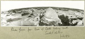 Khan Yunis från slottstornet, södra Palestina, juli 1917 av Capt. Arthur Rhodes