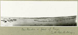 Våra skyttegravar framför Gaza, oktober 1917 av Capt. Arthur Rhodes
