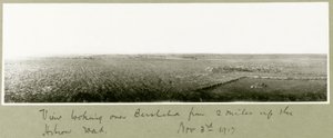 Utsikt över Beersheba från två mil uppför Hebron Road, 3 november 1917 av Capt. Arthur Rhodes