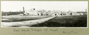 Mur runt moskén i Omah, 14 december 1917 av Capt. Arthur Rhodes