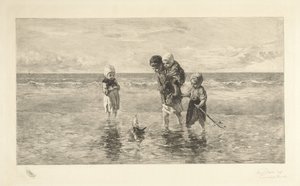 Fyra barn leker med en leksaksbåt på stranden i grunt havsvatten Havets barn av Carel Lodewijk Dake