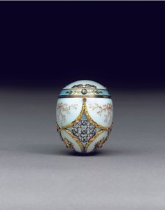 Sällsynt juvelerad tvåfärgad äggbonbonnière, 1896-1908 av Carl Fabergé