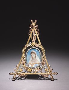 Triangulär ram med porträtt av tsarina Alexandra Feodorovna, 1896-1908 av Carl Fabergé