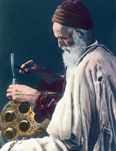 Marocko, judisk kopparslagare, bilddatum: ca 1910. Carl Simon-arkivet av Carl Simon
