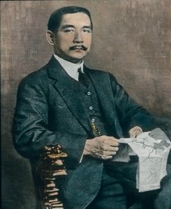 porträtt av Sun Yat-sen (1906-1967), Republiken Kinas förste president, ca 1912 (foto)