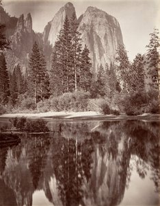 Spegelvy av Cathedral Rocks, Yosemite, ca. 1872, tryckt ca. 1876.