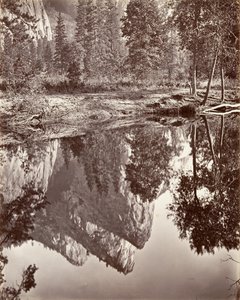 Spegelvy av de tre bröderna, Yosemite, ca. 1872, tryckt ca. 1876.