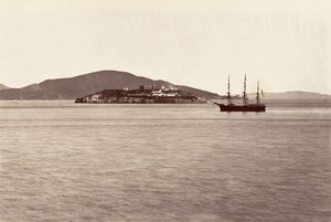 Alcatraz Island, San Francisco, 1868-69, tryckt ca. 1876. av Carleton Emmons Watkins